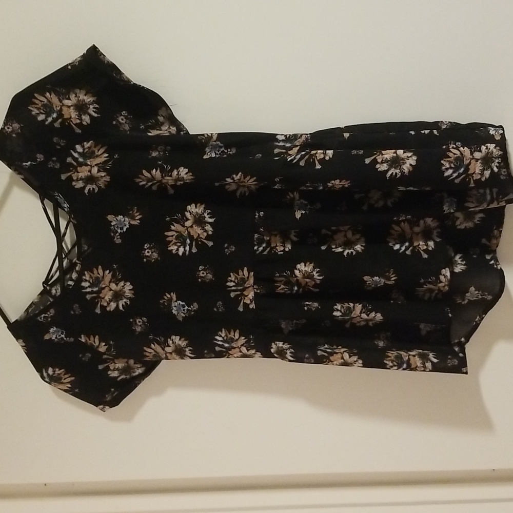Medium black blouse with flowers